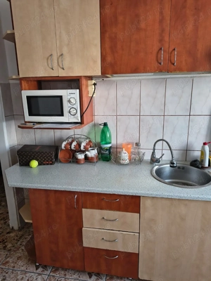 Închiriez apartament 