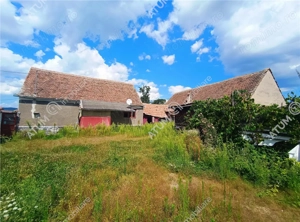 Casa cu 4 camere si 1650 mp teren la doar 30 km distanta de Sibiu - imagine 2