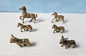 Set figurine cai și asini din bronz