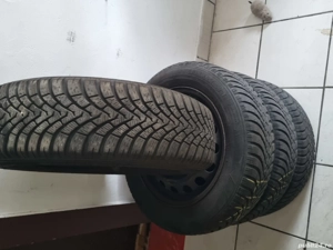 4 cauciucuri de iarna 175 65 15 cu jante de tabla 4x100 de toyota yaris 