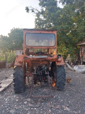 Vând tractor