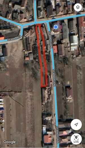 Vând casă individuală cu garaj și grădină în Luna de Sus