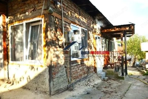 Vanzare Casa batraneasca in Targoviste - Exterior nord, Laculete. - imagine 8