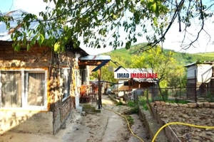 Vanzare Casa batraneasca in Targoviste - Exterior nord, Laculete. - imagine 7