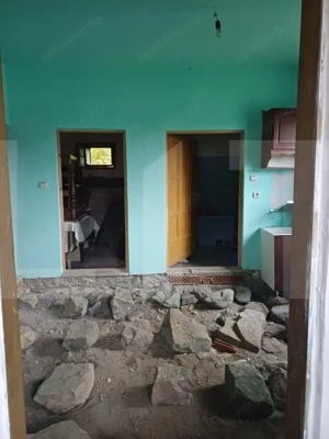 Casă dublă în comuna Hătuica, chiar în vecinătatea băilor termale. - imagine 5