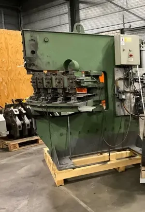 Presa hidraulica cu mai multe posturi