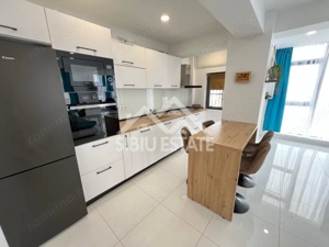 Apartament super luminos, 3 camere, 2 bai 82 mp, zona Doamna Stanca