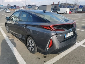 Toyota Prius Prime - plug-in hibrid - imagine 3
