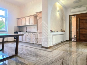 Spatiu comercial central 240 mp - imagine 6