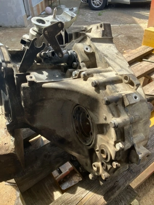 Cutie viteze VW T5 motor 1.9 5 trepte an 2008 - imagine 3