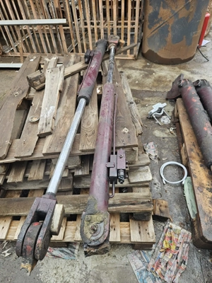 Vând cilindri la diferite dimensiuni !!!