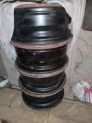 Jante tabla cu capace originali Passat B6 pe 16