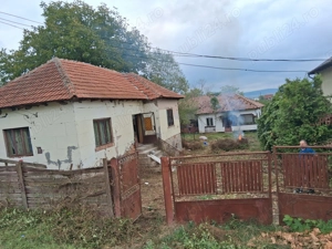 Vând teren satul Purcăreni, comuna Micești, județul Argeș.