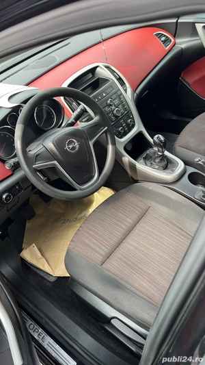 Opel Astra J 2010 - imagine 4