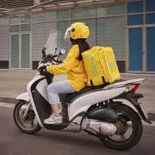 Angajam curieri pentru platforma glovo