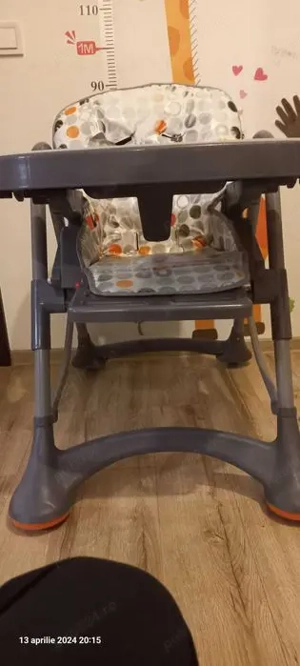 Scaun și masa pliabila pentru bebelusi
