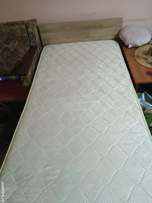 Vând pat de o persoană 