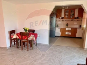 Casă / Vilă cu 5 camere de vânzare - imagine 8 Casă / Vilă cu 5 camere de vânzare - imagine 8