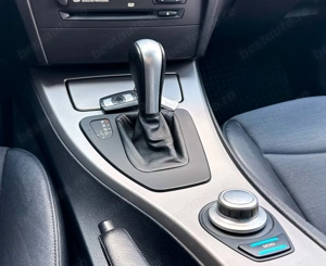 BMW Seria 3 320d DPF Touring Aut. - imagine 17