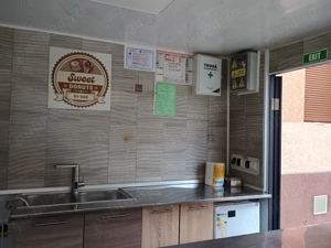 Vând rulota comerciala 