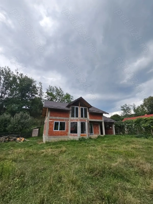 Casă nouă la roșu, 231mp, teren 1067mp, garaj