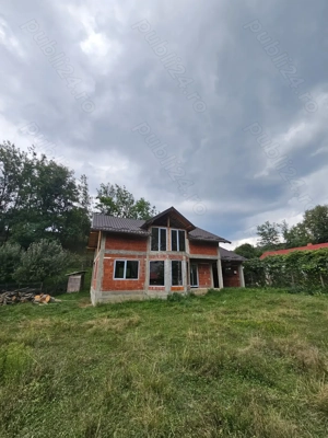 Casă nouă la roșu, 231mp, teren 1067mp, garaj - imagine 2