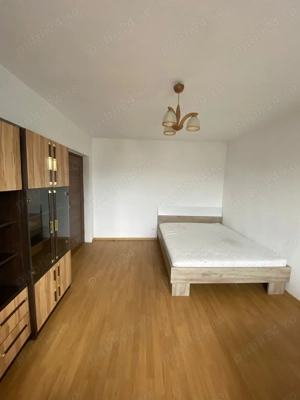 Camera spatioasa in apartament cu 3 camere