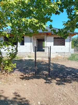 Casă la roşu Tâncăbeşti