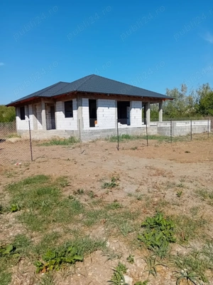 Casa la rosu, langa padure com . Tancabesti, Ilfov - imagine 3