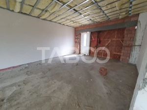 Spatiu comercial suprafata 132 mp se poate vinde si separat 66 si 66mp - imagine 3