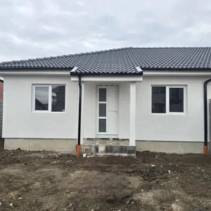 Vand jumatate de duplex in Sacalaz 61mp cu 2 dormitoare, open space si o baie.