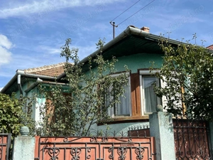 Casă spațioasă cu 3 camere și garaj in Medias (str Episcob Ioan Bob nr1)