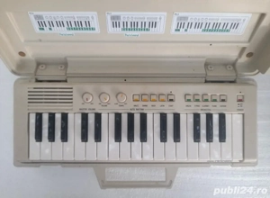 mini orga Yamaha Portasound PS1 - imagine 3