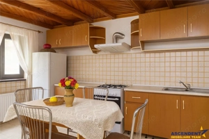 Tur LIVE!Casa cu arhitectura traditionala, curte spatioasa,foisor,Rucar-Bran - imagine 9