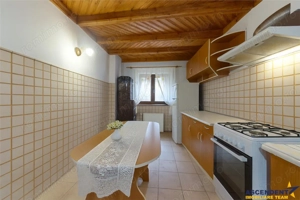 Tur LIVE!Casa cu arhitectura traditionala, curte spatioasa,foisor,Rucar-Bran - imagine 12