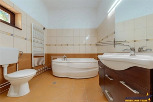 Tur LIVE!Casa cu arhitectura traditionala, curte spatioasa,foisor,Rucar-Bran - imagine 10