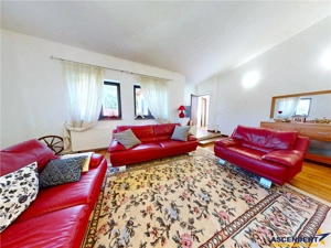 Tur LIVE!Casa cu arhitectura traditionala, curte spatioasa,foisor,Rucar-Bran - imagine 6