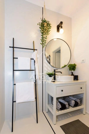 Apartament modern 2 camere, zona centrala - imagine 19