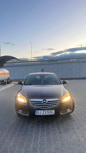 Vând Opel insignia 2011