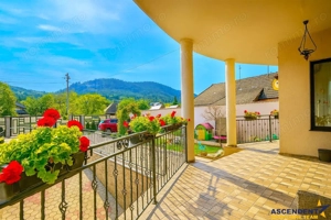 Resedinta distincta, mobilata cu rafinament, pe 1.000 mp teren, Central, Sacele, Brasov