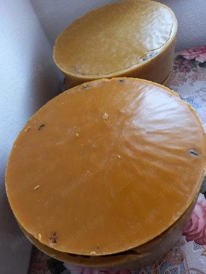 Vand cantitatea de 23 kg turte ceara, 40 lei kg. - imagine 2