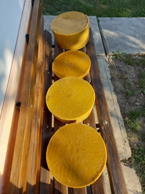 Vand cantitatea de 23 kg turte ceara, 40 lei kg. - imagine 7