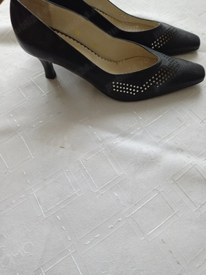 Vând pantofi noi marca Guban