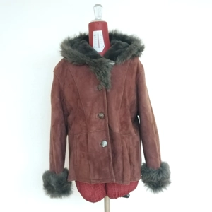 Haina din blana naturala cu gluga