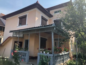 Vand casa  schimb cu apartment