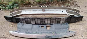 Vand părți de la botul masinii Renault simbol