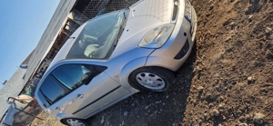Ford fiesta de vanzare sau schimb cu remorca ( dau diferenta dacă e nevoie) - imagine 4