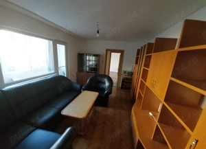 Vand apartament 3 camere Govandari,zona linistita,etaj 1,bloc 4 etaje,centrala proprie,balcon inchis