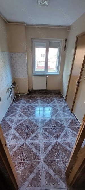 Vand apartament cu 3 camere in Govandari ,confort 1,etaj 1, bloc cu 4 etaje. Cerificat energetic B