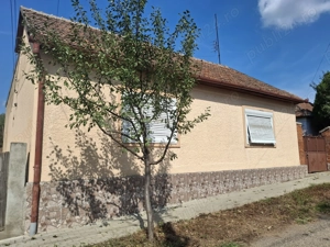 Casă de vânzare, 4 camere, zona centrală, oraș Pâncota, jud. Arad - imagine 2